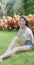 平时喜欢穿热裤，短裙的苗条细腰天菜气质女生王卓淇生活照图集