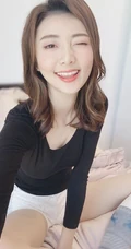 平时喜欢穿热裤，短裙的苗条细腰天菜气质女生王卓淇生活照图集