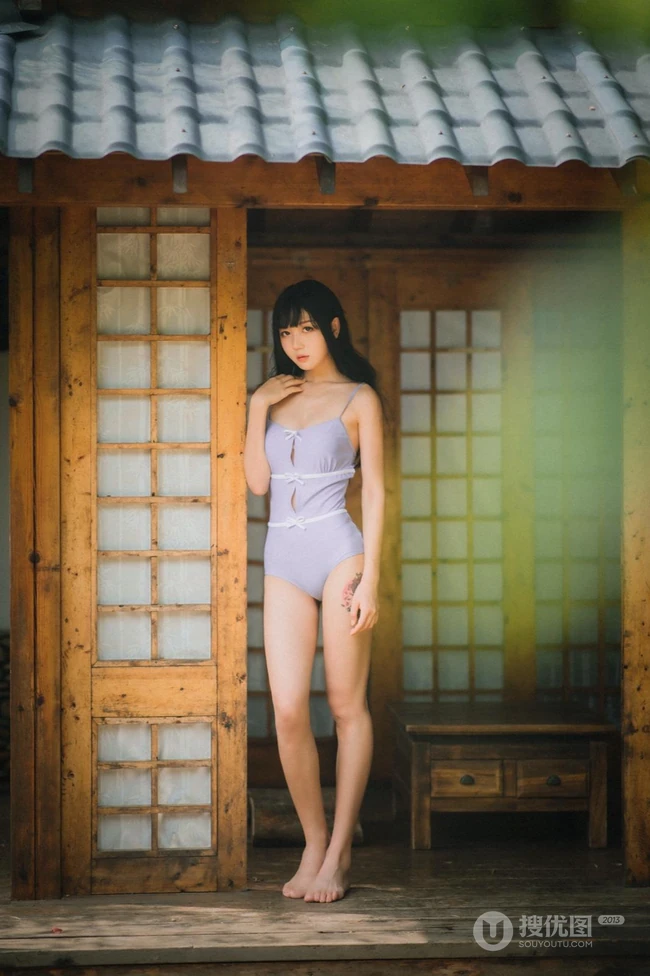 美好的六月，气质紧身肩带死库水长腿少女唯美街拍写真