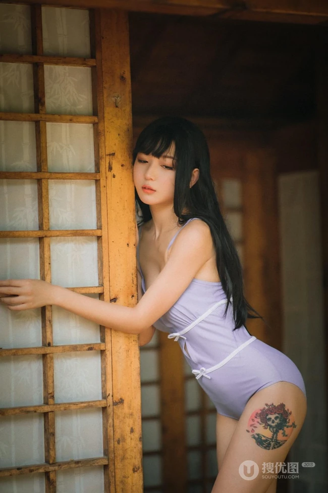 美好的六月，气质紧身肩带死库水长腿少女唯美街拍写真