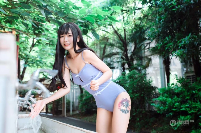 美好的六月，气质紧身肩带死库水长腿少女唯美街拍写真
