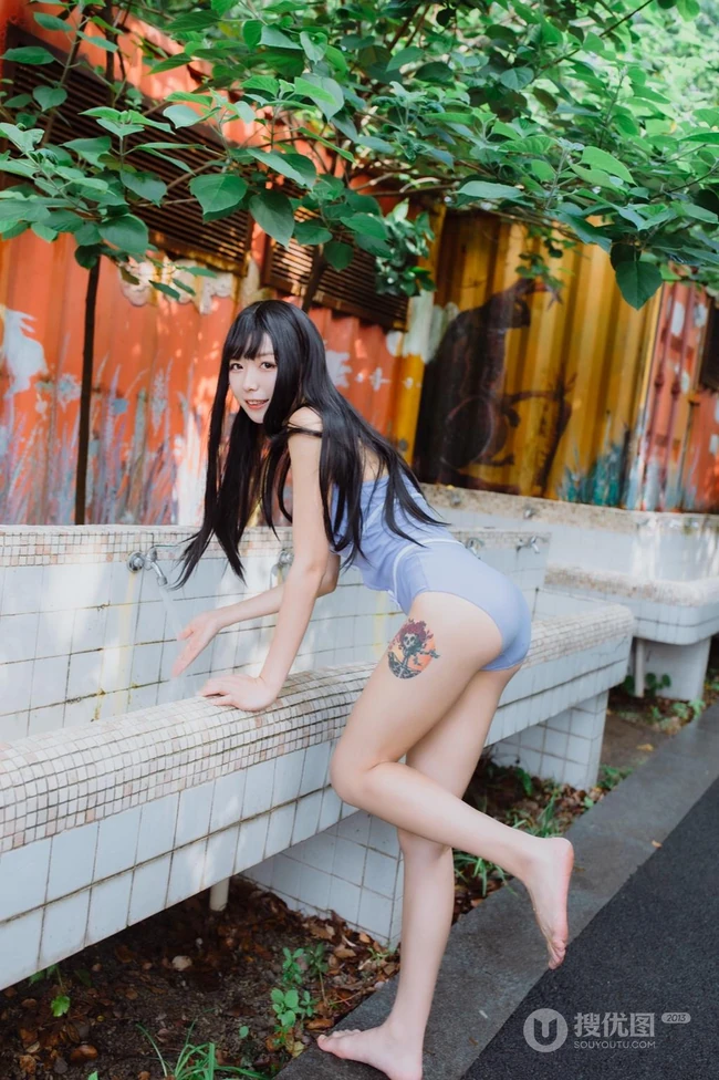 美好的六月，气质紧身肩带死库水长腿少女唯美街拍写真