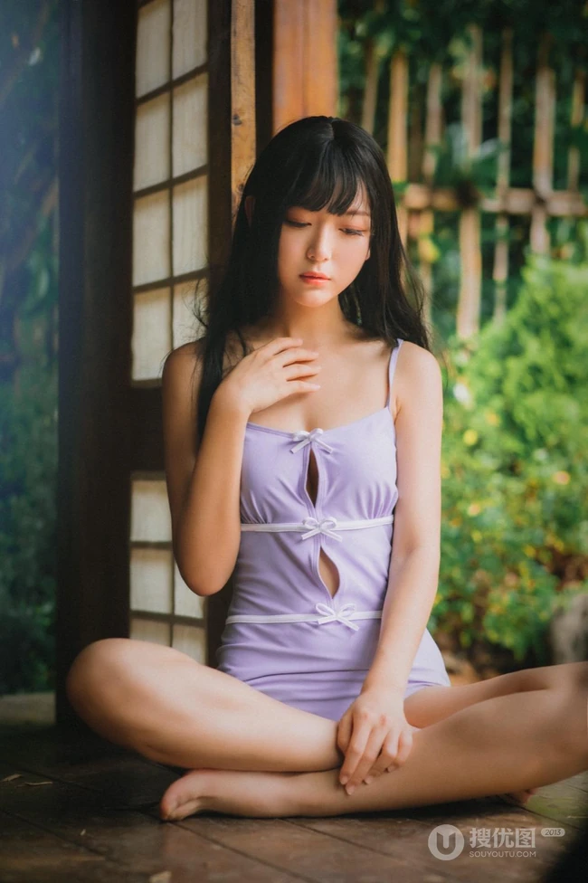美好的六月，气质紧身肩带死库水长腿少女唯美街拍写真