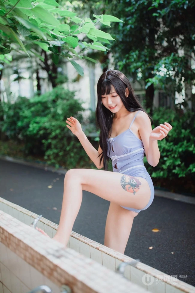 美好的六月，气质紧身肩带死库水长腿少女唯美街拍写真