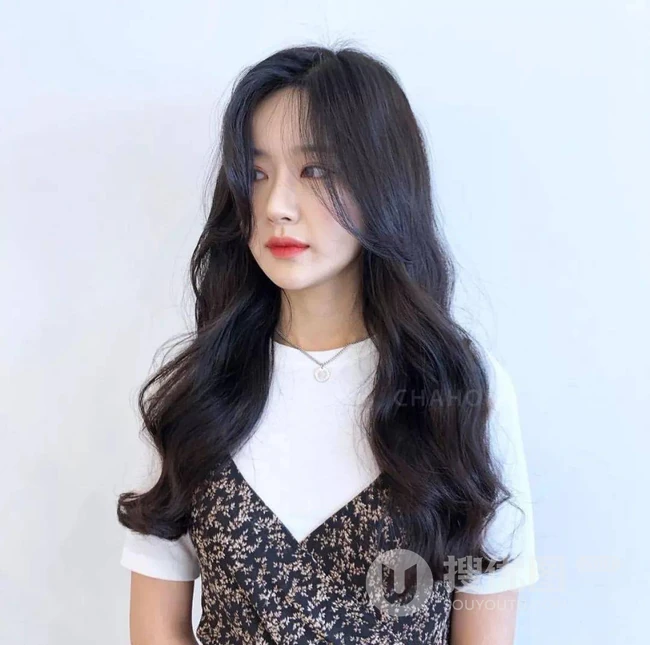 既有气质又淑女的发型，2020最洋气的减龄中长发女生发型图片 第17张