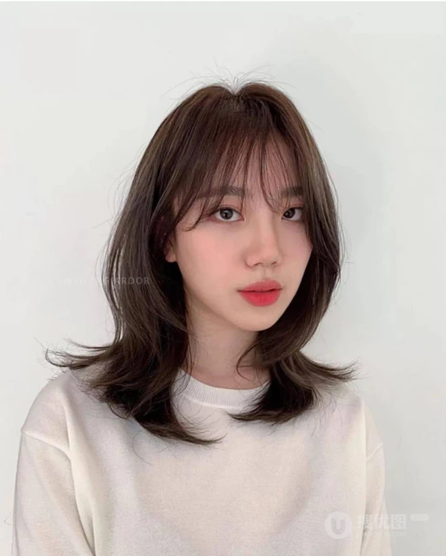 既有气质又淑女的发型，2020最洋气的减龄中长发女生发型图片 第18张