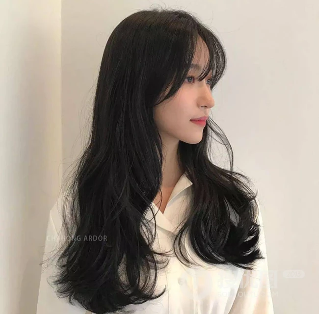 既有气质又淑女的发型，2020最洋气的减龄中长发女生发型图片 第9张