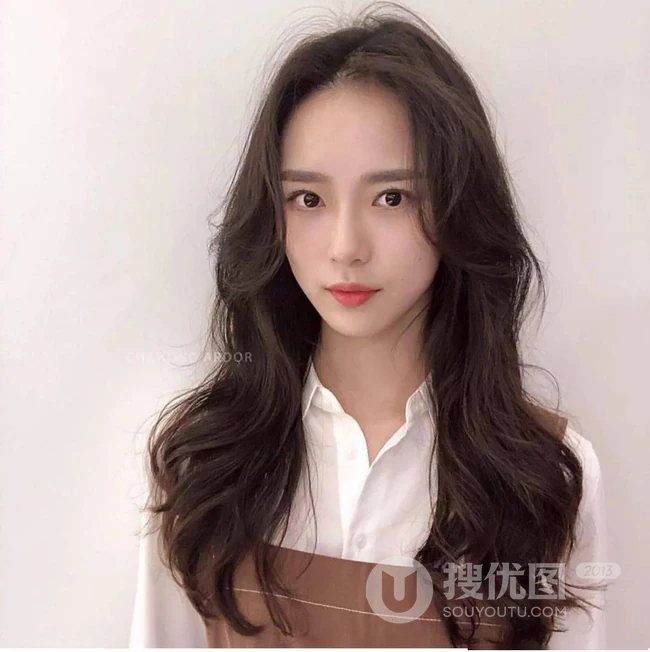 既有气质又淑女的发型，2020最洋气的减龄中长发女生发型图片 第22张