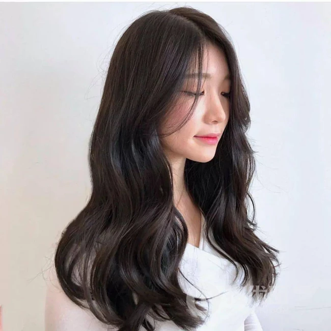 既有气质又淑女的发型，2020最洋气的减龄中长发女生发型图片 第5张