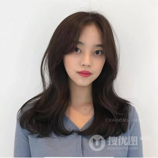 既有气质又淑女的发型，2020最洋气的减龄中长发女生发型图片 第6张
