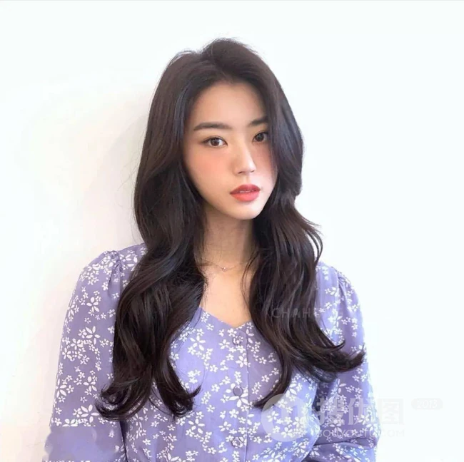 既有气质又淑女的发型，2020最洋气的减龄中长发女生发型图片 第20张