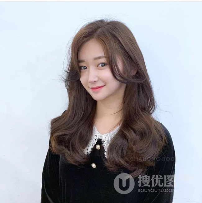 既有气质又淑女的发型，2020最洋气的减龄中长发女生发型图片 第16张
