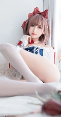 性感女仆请你吃苹果，如此女仆太养眼了！