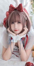 性感女仆请你吃苹果，如此女仆太养眼了！