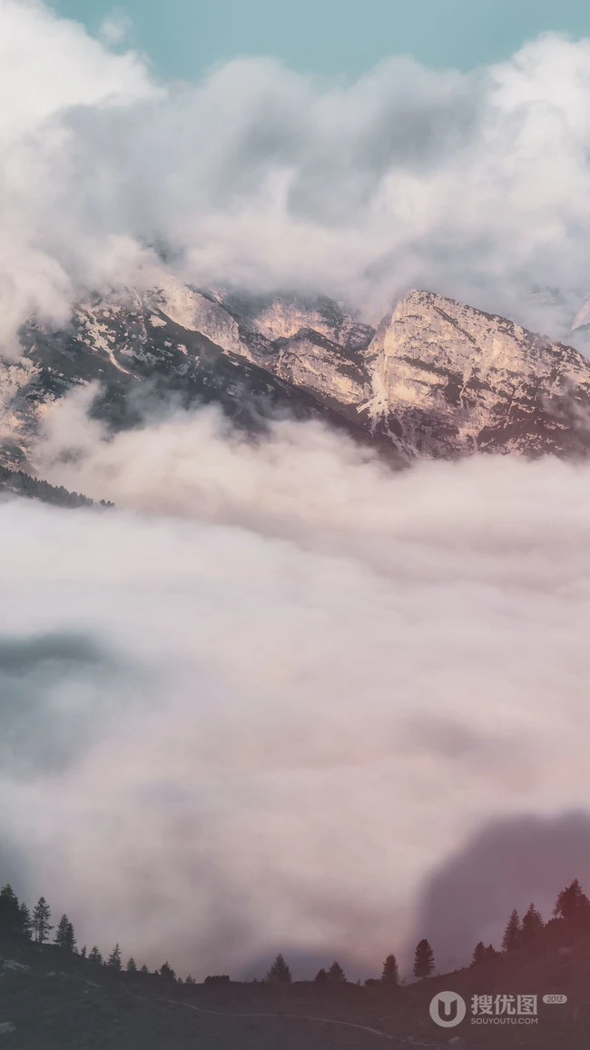 山中云海，云彩围绕大山的唯美风景手机壁纸
