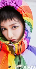 蔡卓宜夏日蓝蝴蝶妆登《时尚COSMO》杂志写真