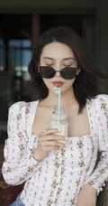 韩丹桐的清爽淡雅夏日休闲风穿衣搭配美照