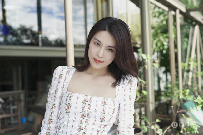 韩丹桐的清爽淡雅夏日休闲风穿衣搭配美照