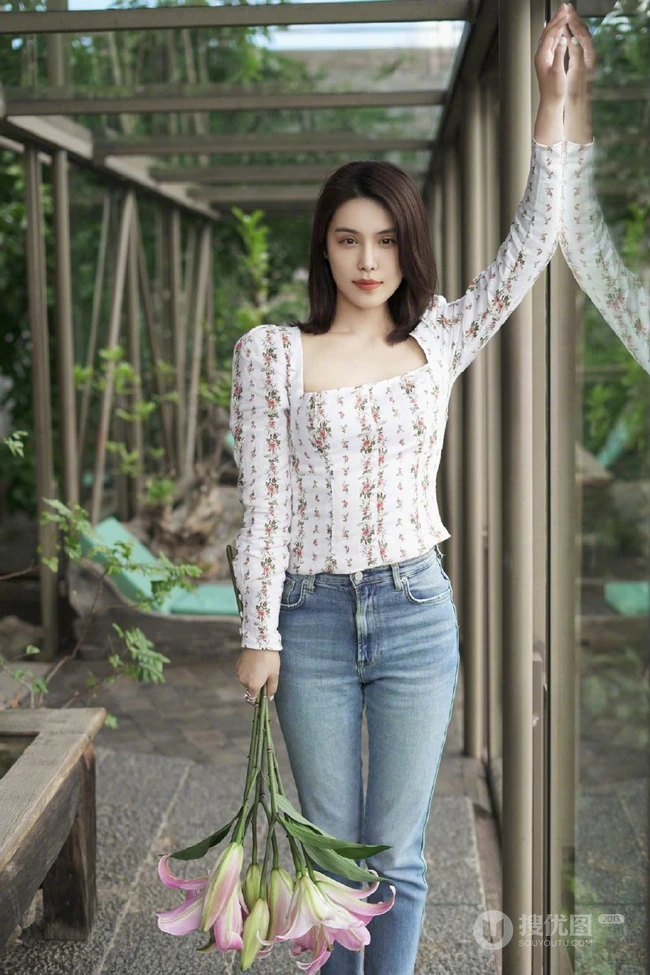 韩丹桐的清爽淡雅夏日休闲风穿衣搭配美照