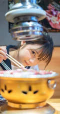 超可爱治愈系浅粉小妹俏皮室内，以及制服短裙街拍写真图片集