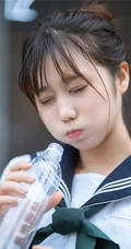 超可爱治愈系浅粉小妹俏皮室内，以及制服短裙街拍写真图片集