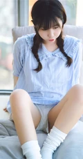 超可爱治愈系浅粉小妹俏皮室内，以及制服短裙街拍写真图片集