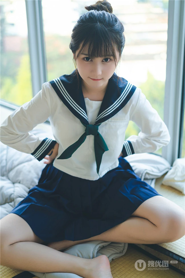 超可爱治愈系浅粉小妹俏皮室内，以及制服短裙街拍写真图片集