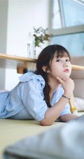 超可爱治愈系浅粉小妹俏皮室内，以及制服短裙街拍写真图片集