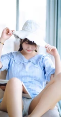 超可爱治愈系浅粉小妹俏皮室内，以及制服短裙街拍写真图片集