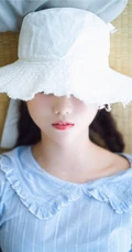 超可爱治愈系浅粉小妹俏皮室内，以及制服短裙街拍写真图片集