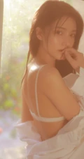 那动人的背影，逆光下的窗前长发柔女生生唯美动人室内写真图片