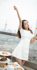 气质高挑女生轻熟夏诗诗Sally纯白连衣短裙袜装超高清图集