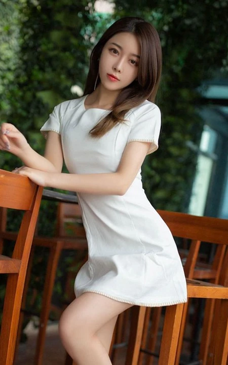 气质高挑女生轻熟夏诗诗Sally纯白连衣短裙袜装超高清图集