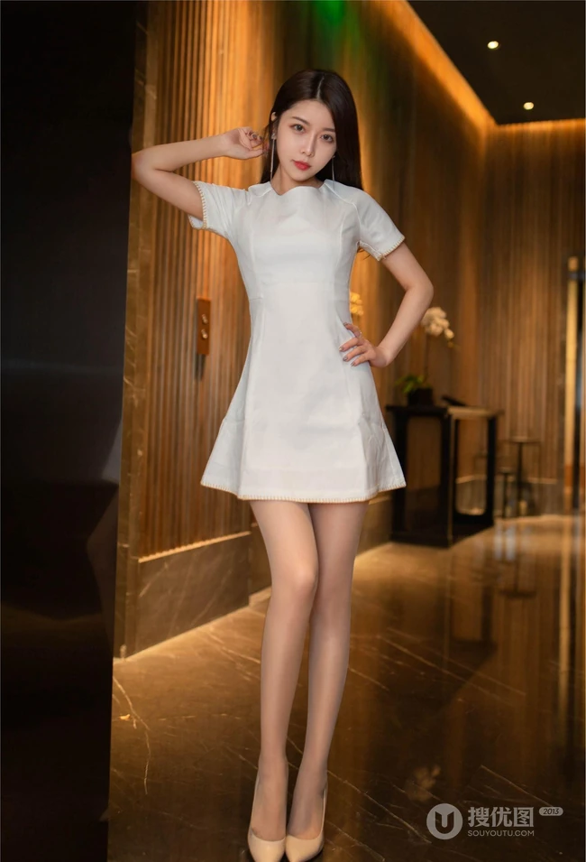 气质高挑女生轻熟夏诗诗Sally纯白连衣短裙袜装超高清图集