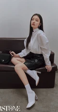 林允化身高冷气质女生，白衣皮裙又酷又美