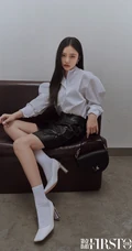 林允化身高冷气质女生，白衣皮裙又酷又美
