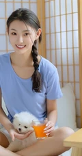 甜甜的麻花辫女孩和她的茶杯犬温馨唯美居家写真图片