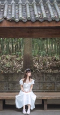 肩带白裙女孩姬镜酱和她的布偶玩具唯美清新街拍写真图片