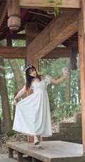 肩带白裙女孩姬镜酱和她的布偶玩具唯美清新街拍写真图片