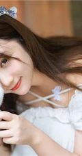 肩带白裙女孩姬镜酱和她的布偶玩具唯美清新街拍写真图片