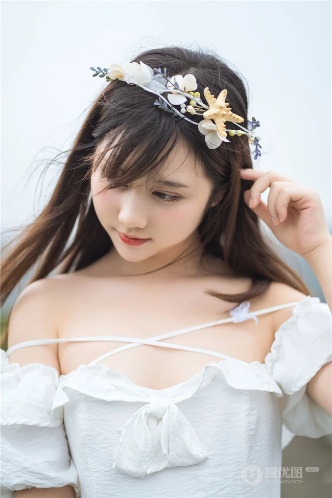 肩带白裙女孩姬镜酱和她的布偶玩具唯美清新街拍写真图片