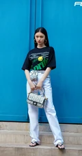 林允酷美高冷休闲白裤街拍写真