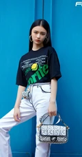 林允酷美高冷休闲白裤街拍写真