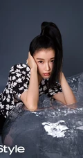 孙怡高扎马尾酷美装扮登杂志写真，多套服饰诠释个性都市女孩魅力