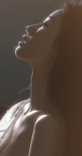 柔情似水的女人，气质纤细线条女生纯白蕾丝风格衣唯美写真图集