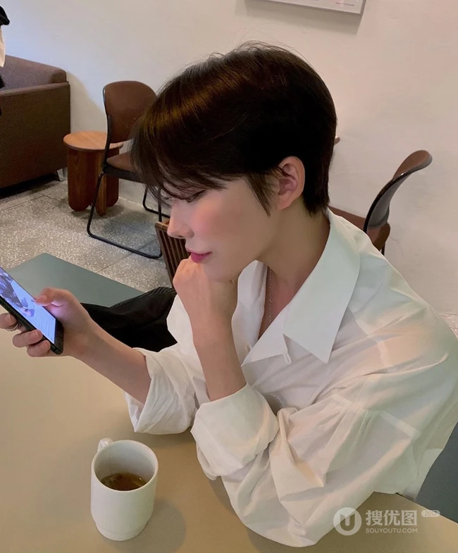 女生超短发，你敢尝试这种&ldquo;帅气&rdquo;又清爽的假小子中性发型吗？ 第3张