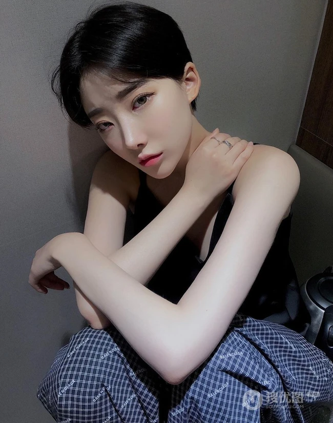 女生超短发，你敢尝试这种&ldquo;帅气&rdquo;又清爽的假小子中性发型吗？ 第4张