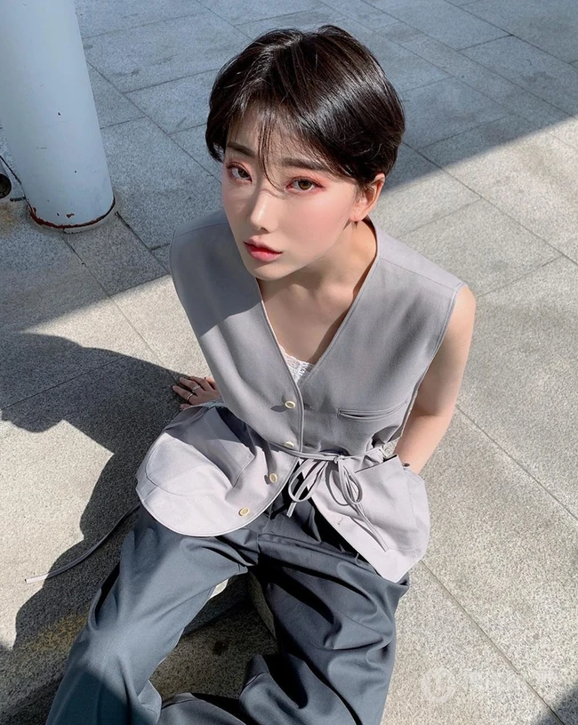 女生超短发，你敢尝试这种&ldquo;帅气&rdquo;又清爽的假小子中性发型吗？ 第2张