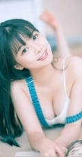 气质匀称背带裤女孩居家日系小清新摄影艺术图片