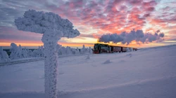 来自雪国的列车，驶过雪地的火车高清壁纸